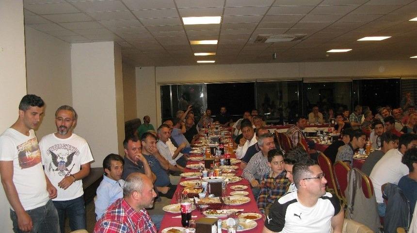 İzmit Yetiştirme Yurdu &Ouml;ğrencilerini Buluşturan İftar