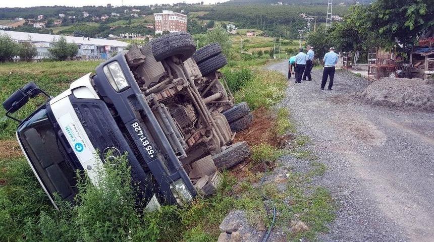 &Ccedil;&ouml;p Kamyonu Devrildi: 1 Yaralı
