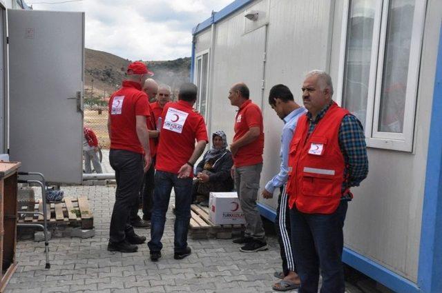 Kızılay’dan Depremzedelere Yardım