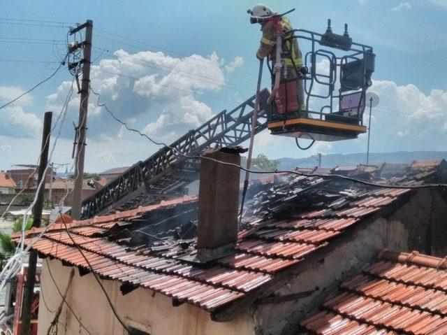 Balıkesir’de Ev Yangını Korkuttu