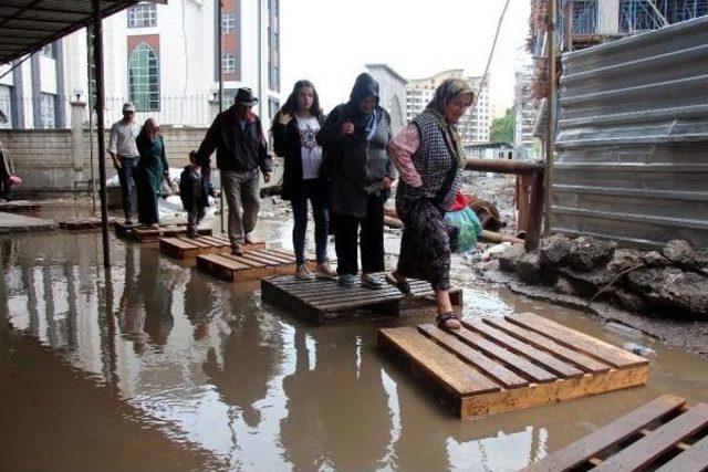 Zonguldak'ta Yağmur Su Baskınlarına Neden Oldu