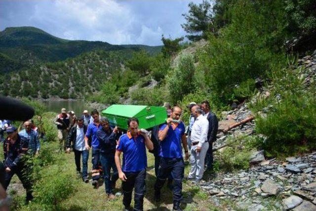 Ke&ccedil;i Otlatırken Kaybolan Handan ın Cesedi G&ouml;lde Bulundu 1