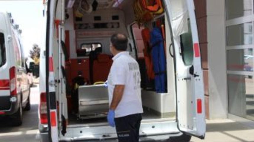 Hafif Ticari Aracın &Ccedil;arptığı Kadın Yaralandı