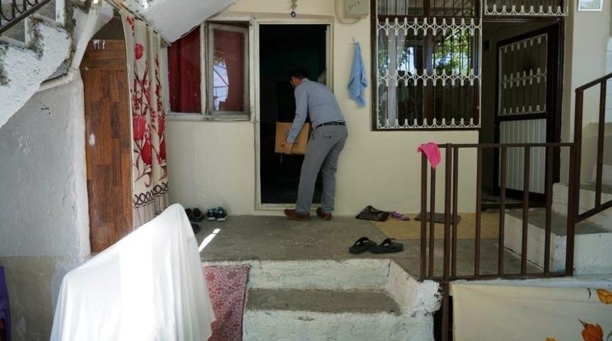 6 Bin 200 Ailenin Evlerine Tek Tek Yardım G&ouml;t&uuml;r&uuml;ld&uuml;