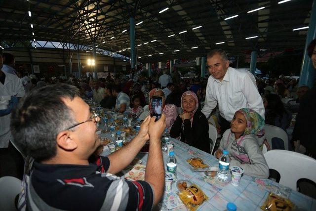 Büyükşehir’den Fatih Mahallesi’ne İftar Sofrası