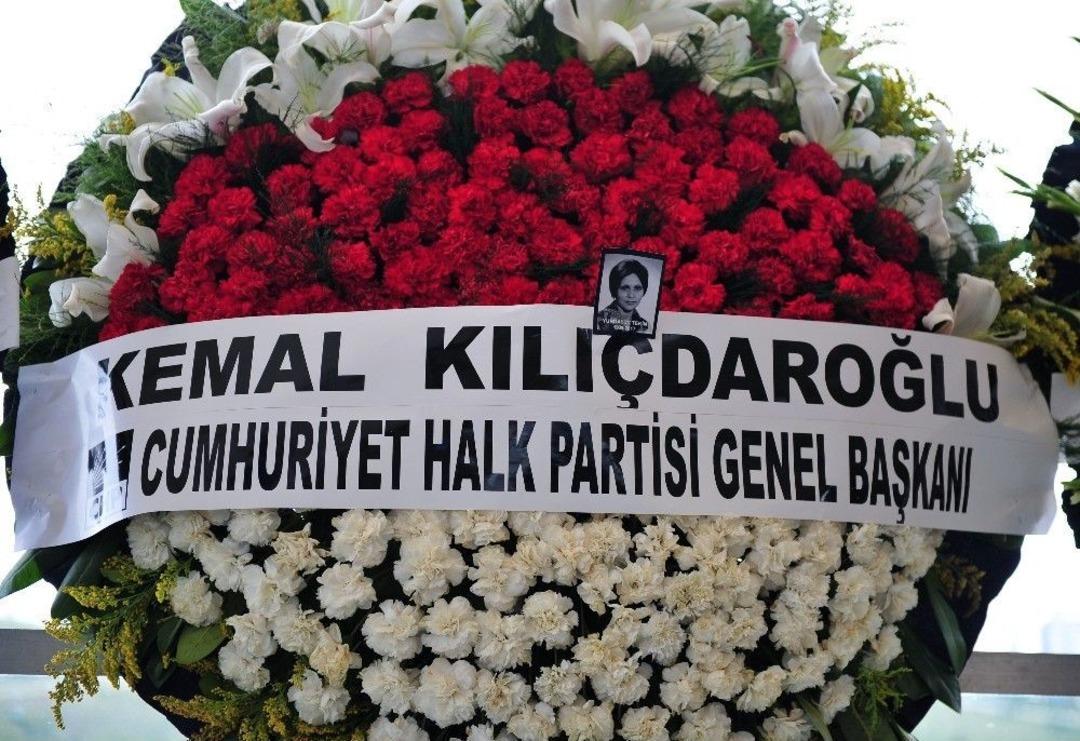 Adalet Y&uuml;r&uuml;y&uuml;ş&uuml;nde Hayatını Kaybeden Tatlı&rsquo;nın Cenazesinde &Ccedil;elenk Krizi