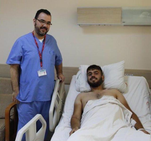 Bıçaklanan Azeri Genç Hayata Tutundu