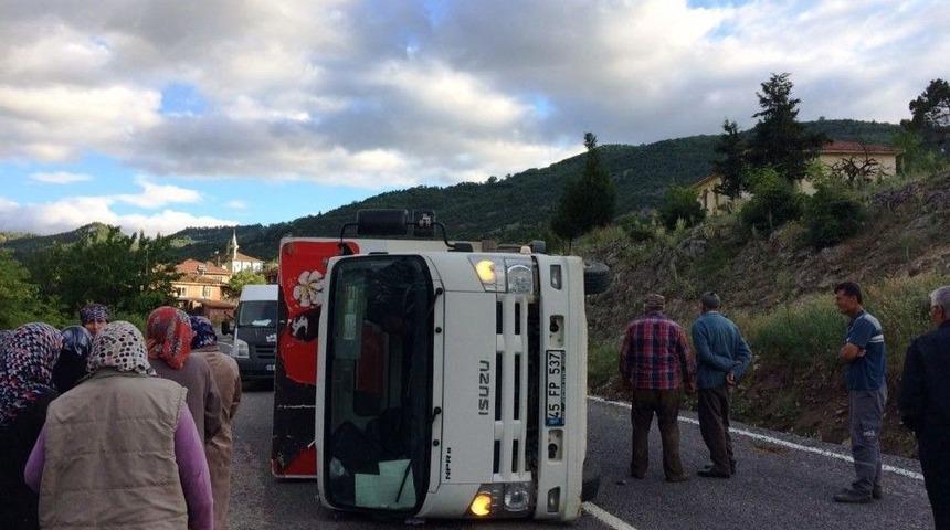 Freni Boşalan Kamyon Kaza Yaptı