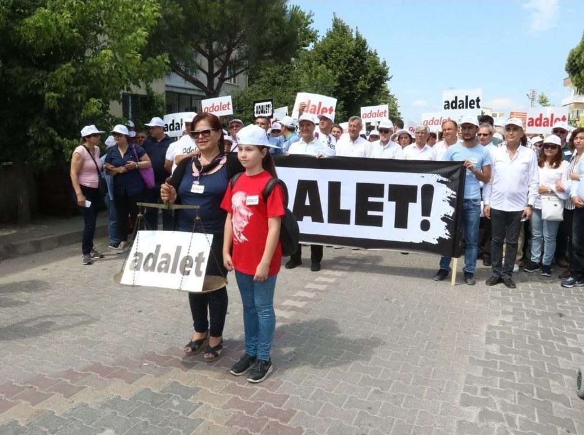 İzmir Chp&rsquo;nin "adalet Y&uuml;r&uuml;y&uuml;ş&uuml;" Akhisar&rsquo;da