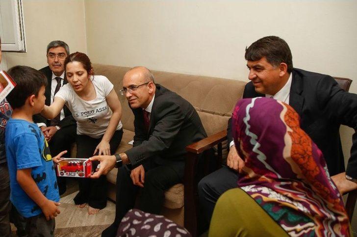 Şimşek İle Fadıloğlu, İftar Öncesi Aileleri Ziyaret Etti G3