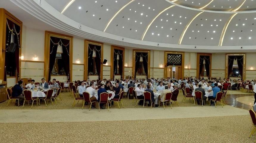 Belediye Başkanı &Ccedil;akır İl&ccedil;e Belediye Başkanları İle İftarda Bir Araya Geldi