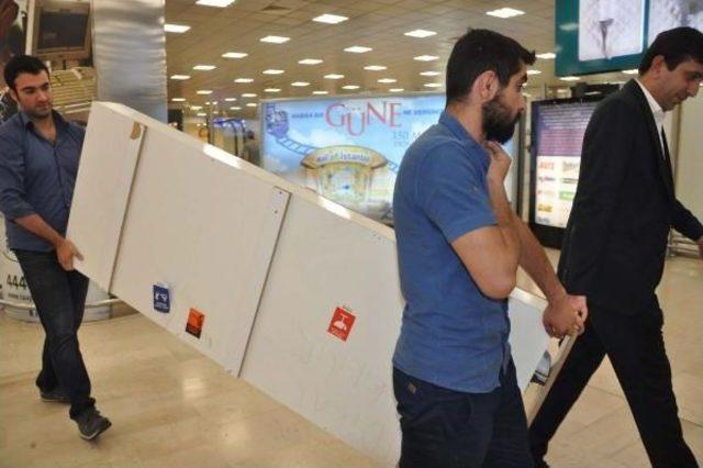 Yağmur'un Ailesi Ve Maket Köprüsü De İstanbul'da