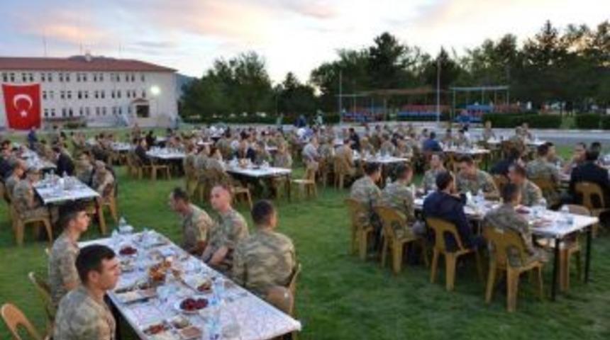 Vali Arslantaş, İl Jandarma Komutanlığı İftarına Katıldı