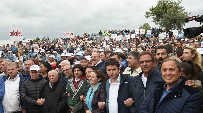 Kılı&ccedil;daroğlu, Grup Toplantısını &lsquo;adalet Y&uuml;r&uuml;y&uuml;ş&uuml;&rsquo;nde Yaptı