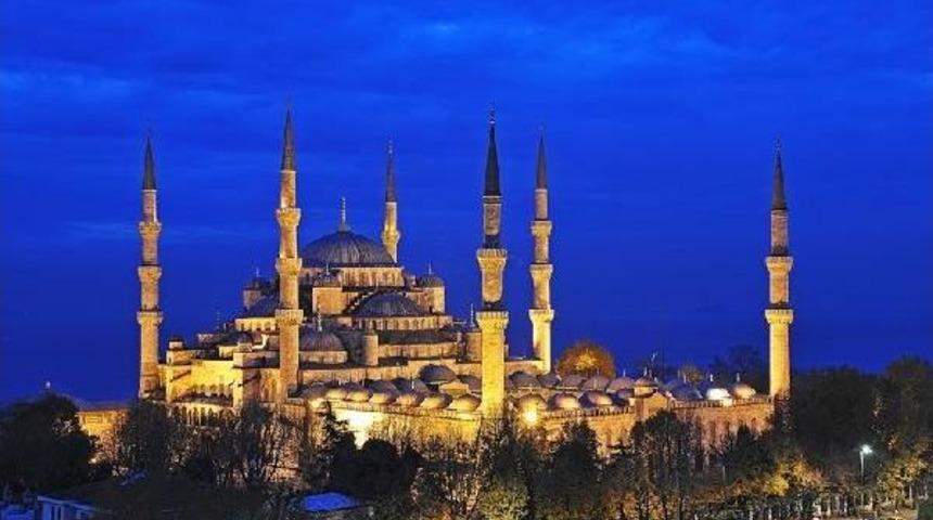 Sultan Ahmet Camisi'ni İneg&ouml;ll&uuml; Işadamı Restore Ettirecek