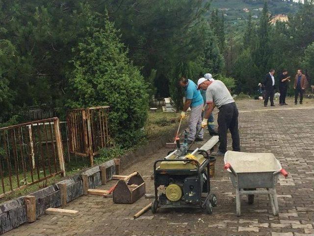 Alaplı’da Mezarlıklar Temizlendi