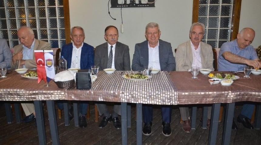 Manisa Lisesi Mezunları İftarda Buluştu