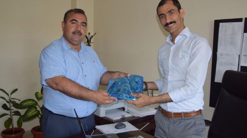 Milli Eğitim M&uuml;d&uuml;r&uuml;nden Personele Bayram Hediyesi