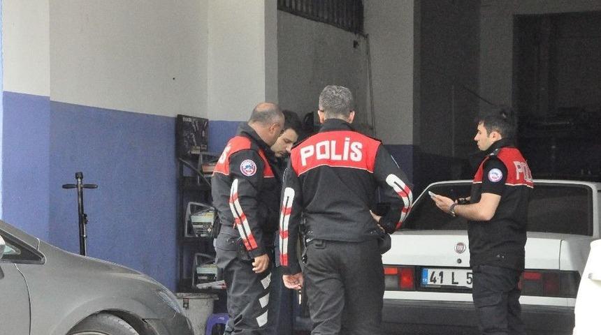 L&uuml;ks Ara&ccedil;la Gelip Tamirhanede &Ccedil;alışan Adamı Bacağından Vurdu