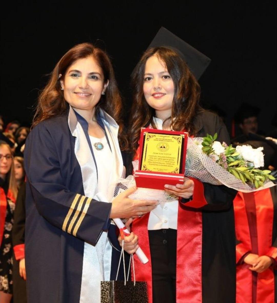 Er&uuml; Sağlık Bilimleri Fak&uuml;ltesi Yeni Mezunlarını Verdi