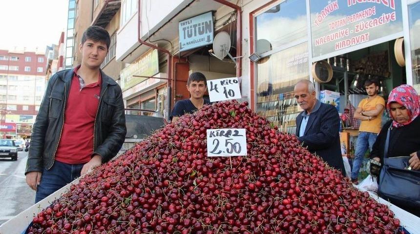 Tezgahlarda Kiraz Bereketi