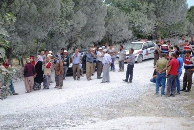 Tozdan Bıkan Mahalleli Yol Kapattı