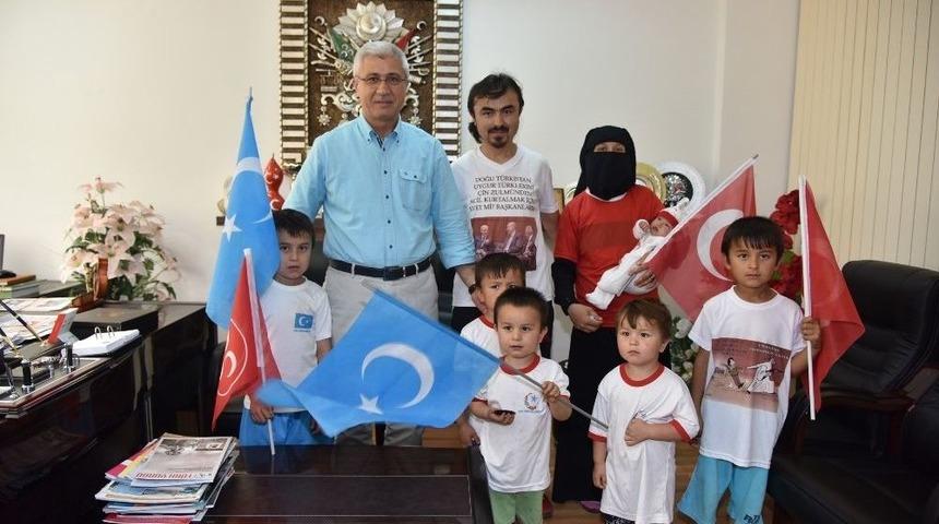 T&uuml;rkistanlı Turan&rsquo;dan Kula&rsquo;ya Ziyaret