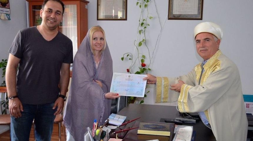 İslamiyet&rsquo;i Se&ccedil;en Ukraynalı Zarudnia, Zehra İsmini Aldı