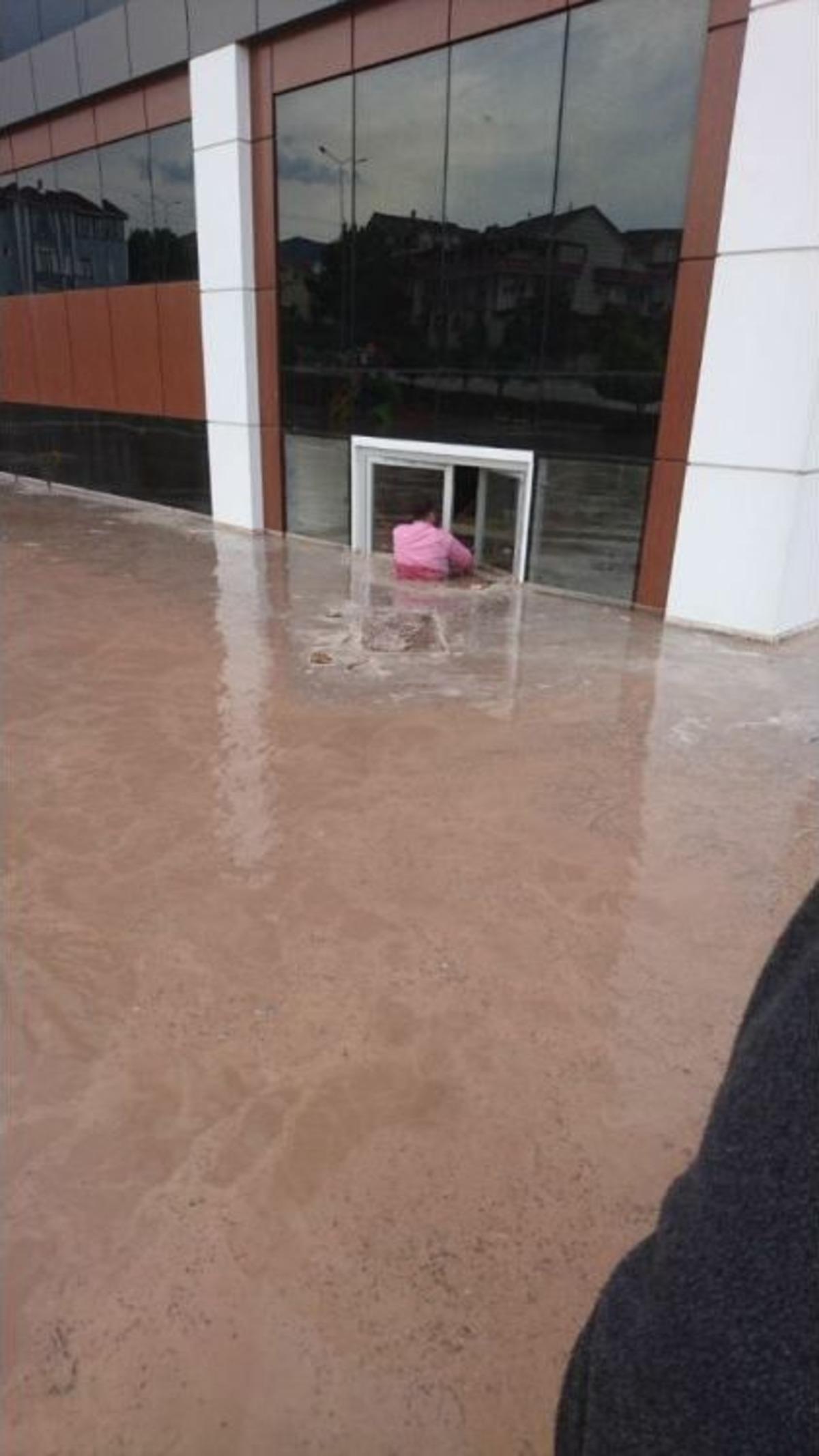 Sağanak Yağış Kocaeli&rsquo;de Baskınlara Neden Oldu