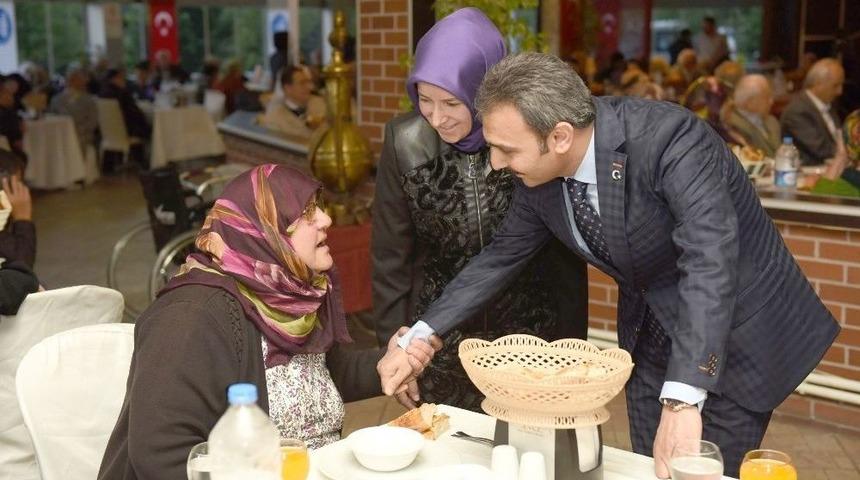 Ulu &Ccedil;ınarlar, İftarda Başkan K&uuml;lc&uuml;&rsquo;n&uuml;n Konuğu Oldu