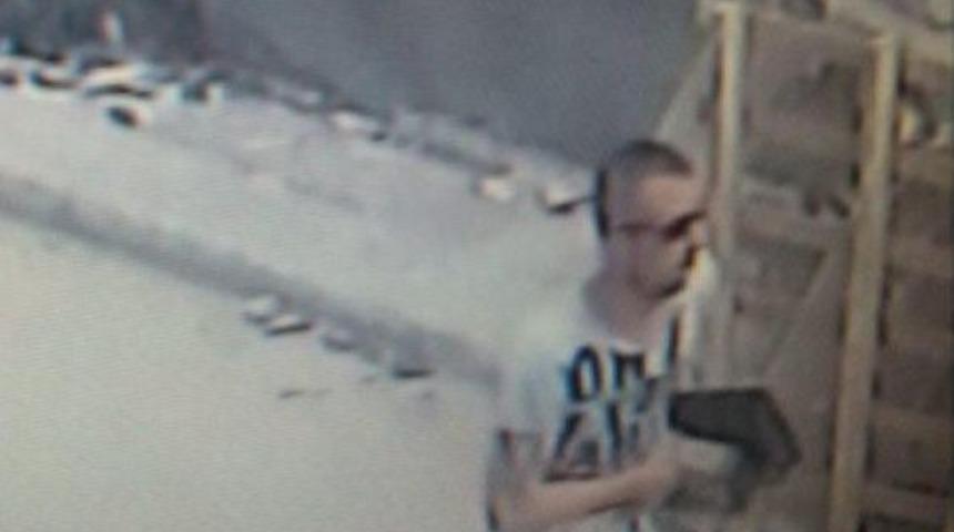 Ara&ccedil;tan &Ccedil;aldığı G&ouml;zl&uuml;ğ&uuml; Takıp Gitti