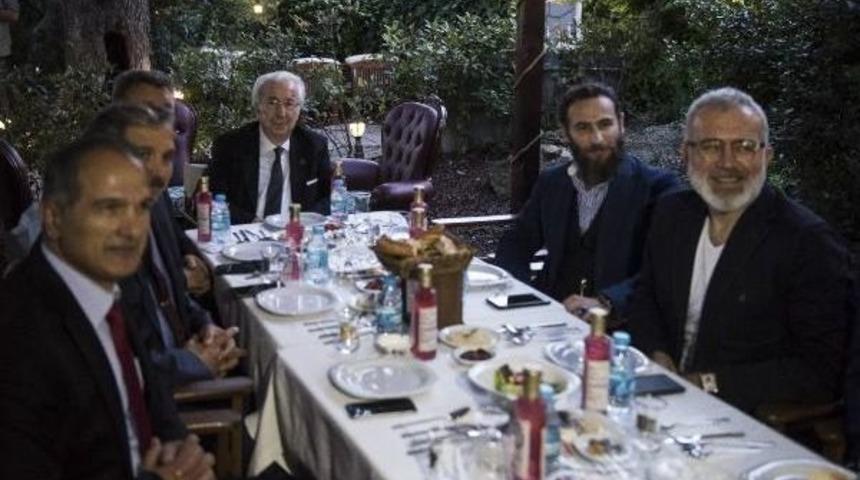 Hanedan Üyeleri Ile "payitaht Abdülhamit" Oyuncuları Iftar Yemeğinde Buluştu