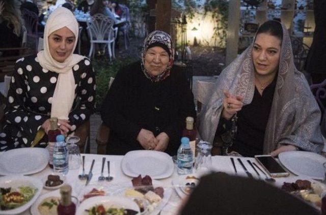 Hanedan Üyeleri Ile "payitaht Abdülhamit" Oyuncuları Iftar Yemeğinde Buluştu 2