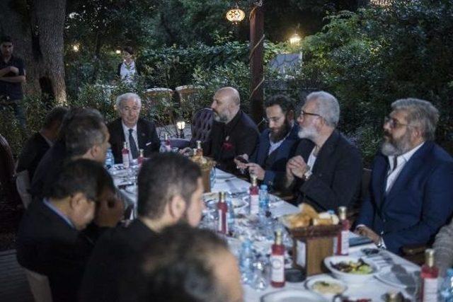 Hanedan Üyeleri Ile "payitaht Abdülhamit" Oyuncuları Iftar Yemeğinde Buluştu 3