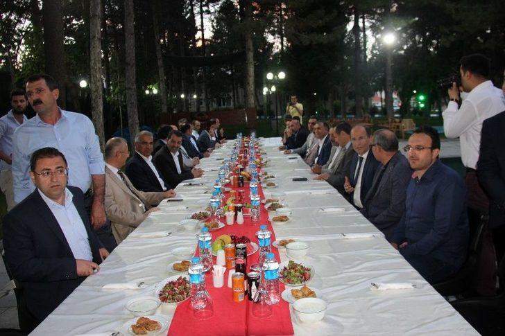 Ak Parti’li Yılmaz: “sokak Siyasetinin Değil, Meşru Siyasetin Ön Plana Alınması Lazım" G1