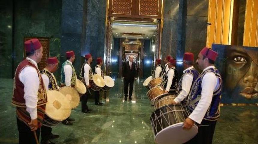 Cumhurbaşkanı Erdoğan'ı Kırşehirli Davulcular Karşıladı