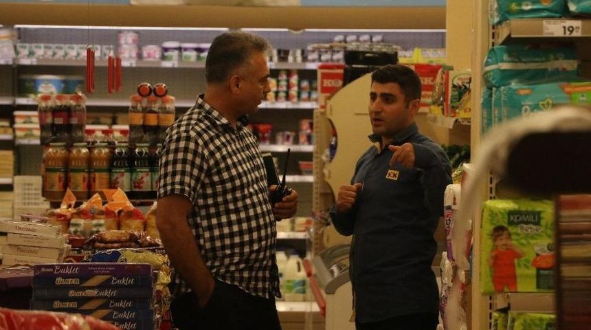 Maskeli Soyguncu Marketin Kasasını Soyup Ka&ccedil;tı