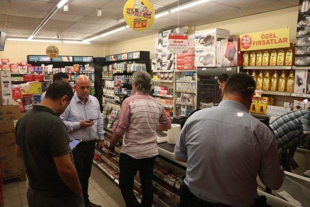 Maskeli Soyguncu Marketin Kasasını Soyup Kaçtı