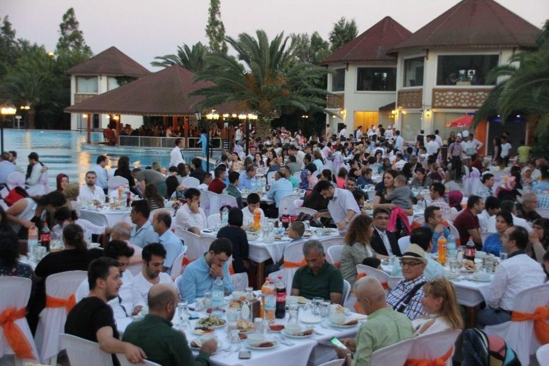 &Uuml;niversite Personeli İftarda Bir Araya Geldi