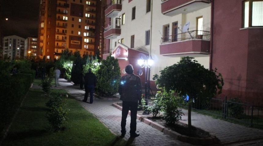 Bozulan Asans&ouml;rden İnmeye &Ccedil;alışan &Ccedil;ocuk Asans&ouml;r Boşluğuna D&uuml;şerek Can Verdi