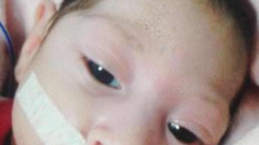 Annesinin S&uuml;t&uuml;n&uuml; Emerken Fenalaşan 2 Aylık Suriyeli Bebek &Ouml;ld&uuml;