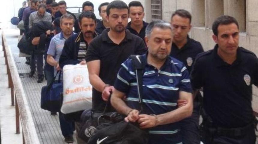 Bursa&rsquo;Da Fet&ouml;&rsquo;Den G&ouml;zaltına Alınan 19 Doktor Adliyede