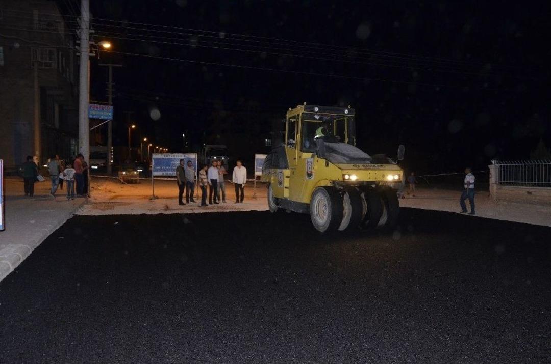 Siverek&rsquo;te Asfalt &Ccedil;alışmaları Gecede S&uuml;r&uuml;yor