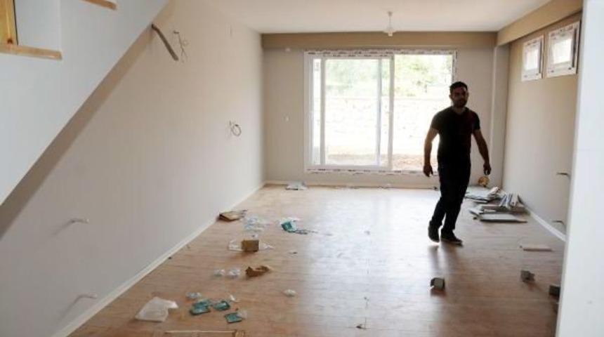 2 G&uuml;nde Getirilen Malzemelere 2 Saatte &Ccedil;aldılar