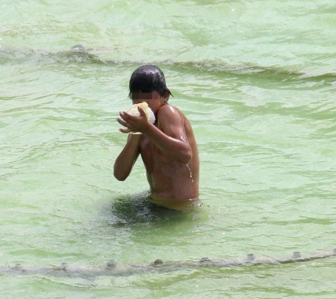 &Ccedil;ocuklar Sokak Ortasında U&ccedil;ucu Madde İ&ccedil;in Birbirini Darp Etti