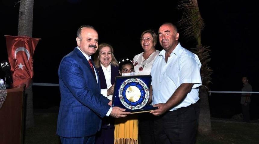 Vali &Ccedil;akacak Koruyucu Ailelerle İftarda Buluştu