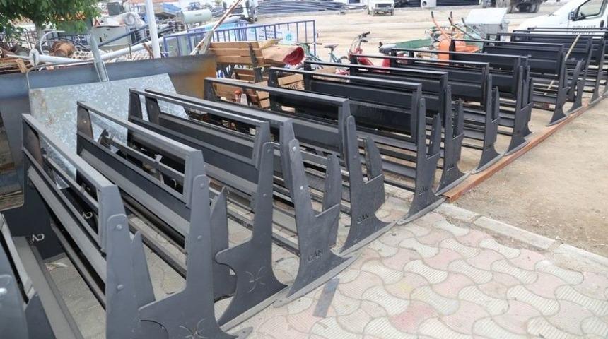 Burhaniye&rsquo; De Banklara Yaz Bakımı