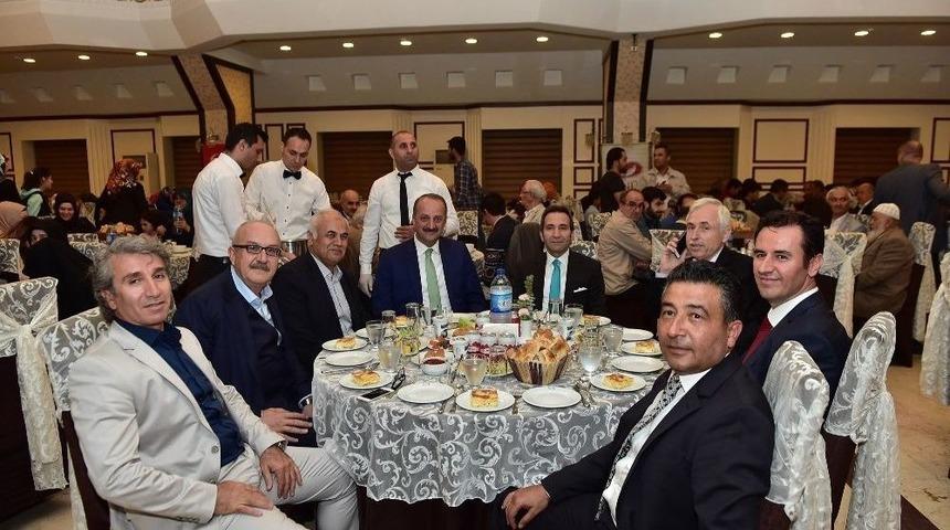 Başkan Akg&uuml;l, Kurucusu Olduğu Vakfın İftarına Katıldı