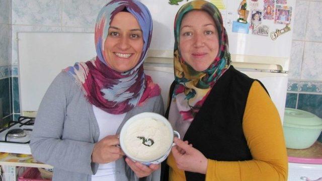 Çam Kozalağı İle Yoğurt Mayalıyorlar