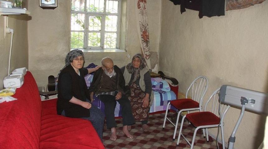 Tek İstekleri İki Odalı Bir Ev